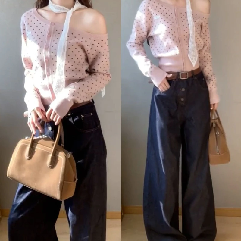 Pink Polka-dot Long-sleeved Off-shoulder Knitted Cardigan for Women Early Autumn 2025 New Atmospheric Slim Fit Top
Pink Polka-dot Long-sleeved Off-shoulder Knitted Cardigan for Women Early Autumn 2025 New Atmospheric Slim Fit Top