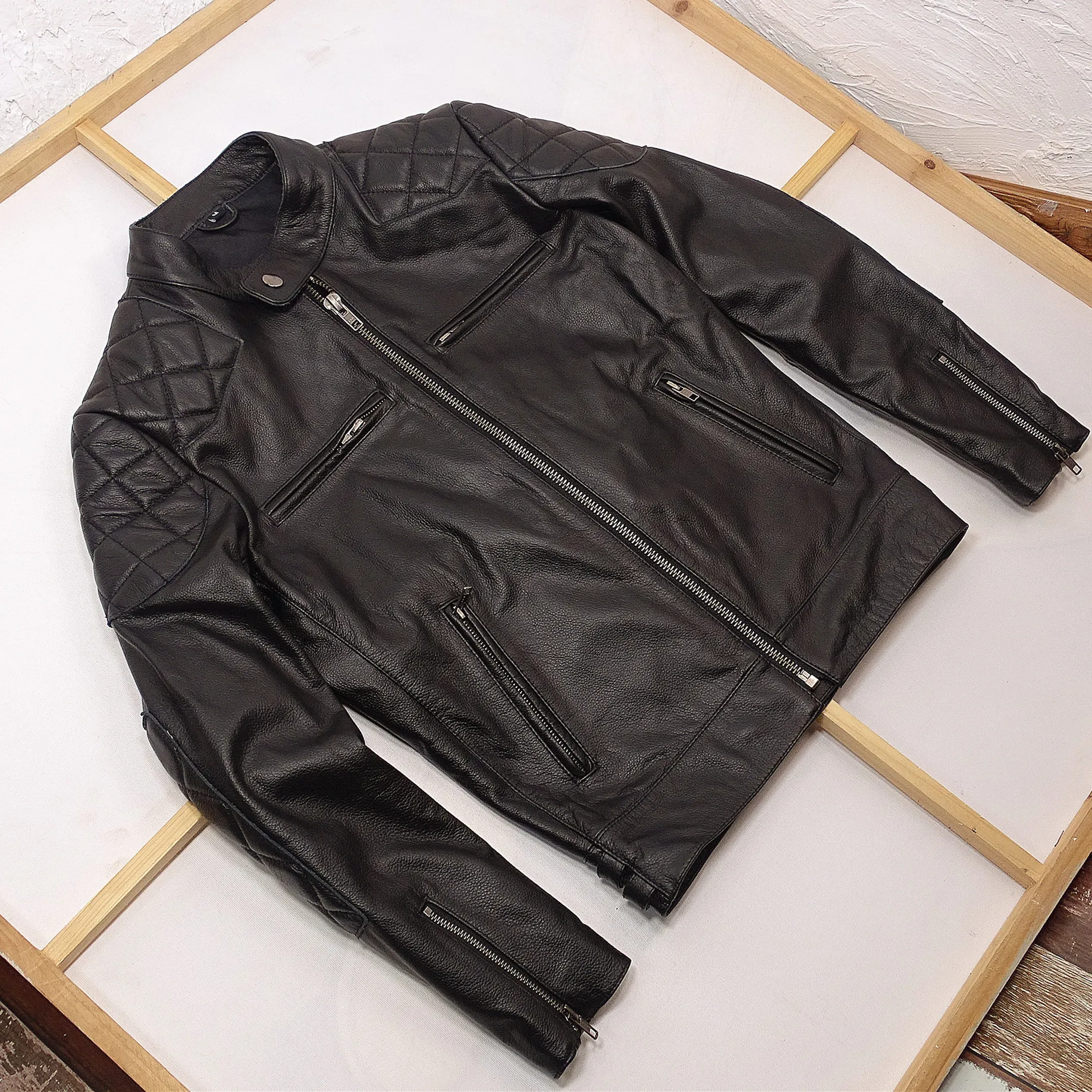 Real eepskin Leather Jaet Men's Casual Stand Collar Zipper Faion Urban Sle Busin Casual Blo Pattern Slim Fit
Real eepskin Leather Jaet Men's Casual Stand Collar Zipper Faion Urban Sle Busin Casual Blo Pattern Slim Fit