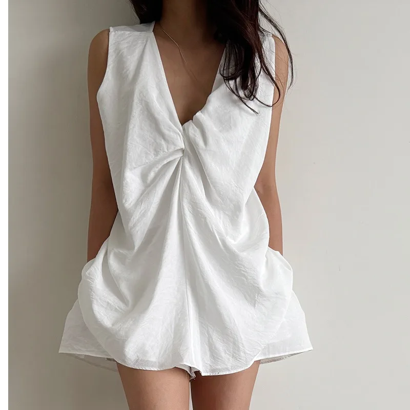 Unique Chic V-Neck Loose Women's Set High Waist Short Pants Fashionable Summer Outfit Elegant Minimalist Color Block Design
Unique Chic V-Neck Loose Women's Set High Waist Short Pants Fashionable Summer Outfit Elegant Minimalist Color Block Design