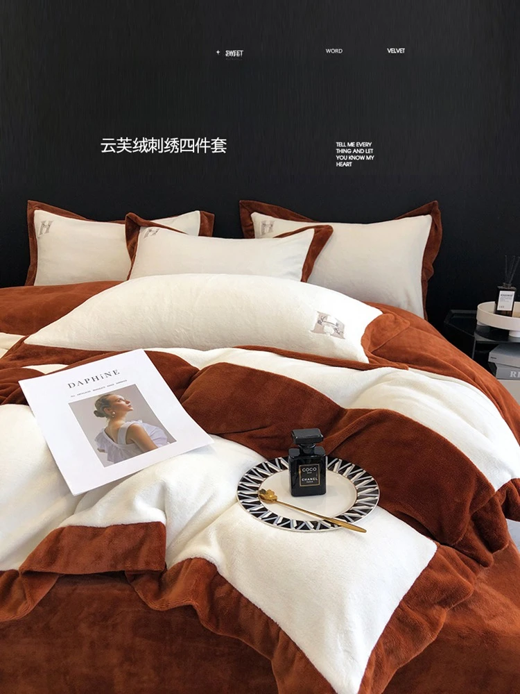 Customizable premium four-piece set 2024 new winter velvet warm quilt cover led luxury style
Customizable premium four-piece set 2024 new winter velvet warm quilt cover led luxury style