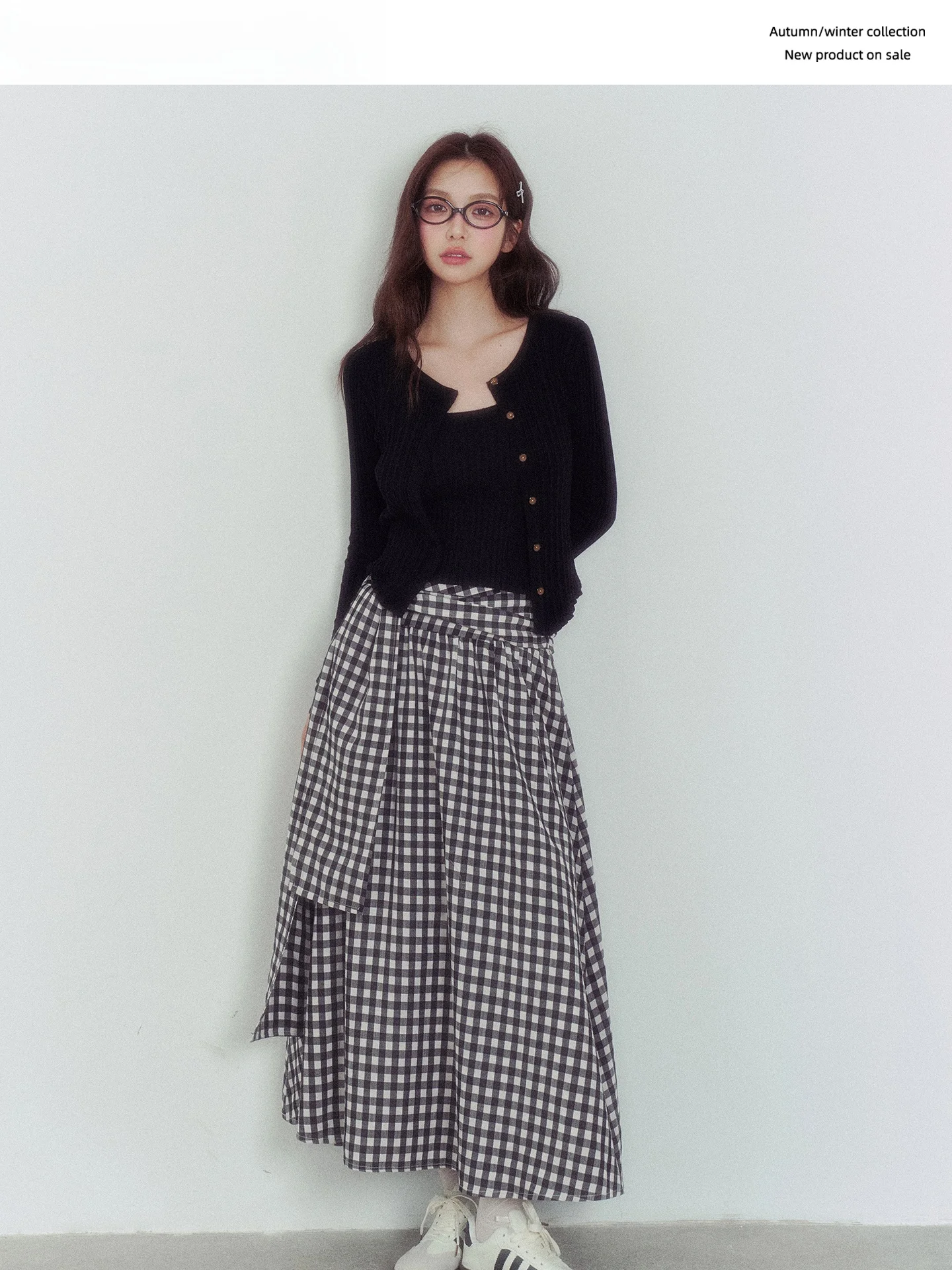 Maxment, корейская клетчатая юбка с поясом, кардиган, комплект из двух предметов, утягивающая трикотажная открытая рубашка, женская мода, осень 2025 г.
Maxment, корейская клетчатая юбка с поясом, кардиган, комплект из двух предметов, утягивающая трикотажная открытая рубашка, женская мода, осень 2025 г.