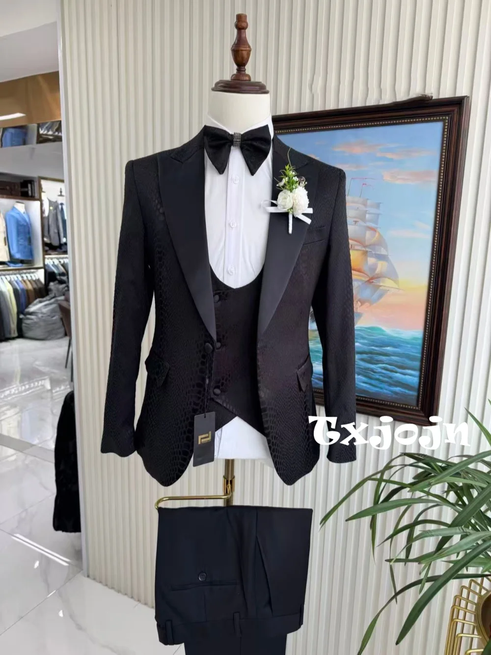 Men Black Jacquard Tuxedo 3 Pieces Wedding Groom Sets Classy Peak Lapel Men's Suit Set Host Costumes Plus Size Suits S-3XL
Men Black Jacquard Tuxedo 3 Pieces Wedding Groom Sets Classy Peak Lapel Men's Suit Set Host Costumes Plus Size Suits S-3XL