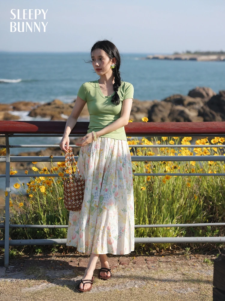 French Floral A-Line Midi Skirt for Women High Waist Summer Chiffon Skirt Lightweight Elegant Printed Skirt for Petite Slim Look
French Floral A-Line Midi Skirt for Women High Waist Summer Chiffon Skirt Lightweight Elegant Printed Skirt for Petite Slim Look