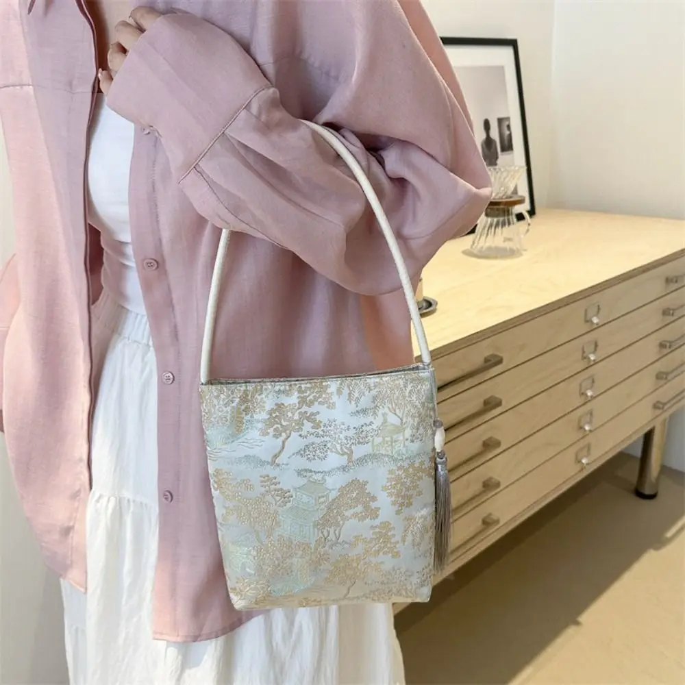Printed Embroidery Shoulder Bag Handbag Floral New Chinese Style Handbag Tote Bag Large Capacity Hanfu Bucket Bag Children
Printed Embroidery Shoulder Bag Handbag Floral New Chinese Style Handbag Tote Bag Large Capacity Hanfu Bucket Bag Children