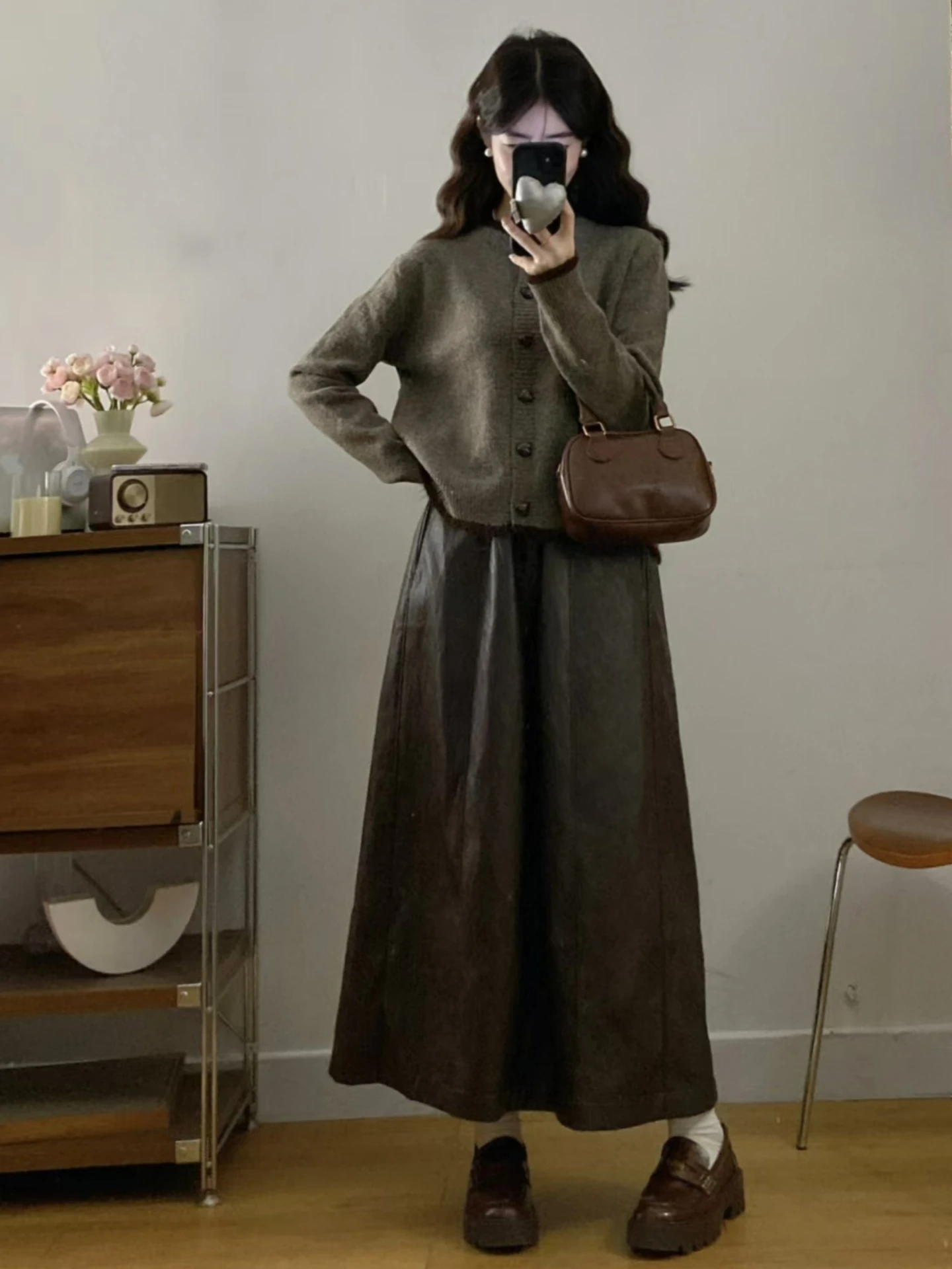 Café Brown Retro PU Leather Half Skirt Women's Spring Autumn plus Size Hiding Hip High Waist A-Line Skirt Elegant Long Dress
Café Brown Retro PU Leather Half Skirt Women's Spring Autumn plus Size Hiding Hip High Waist A-Line Skirt Elegant Long Dress