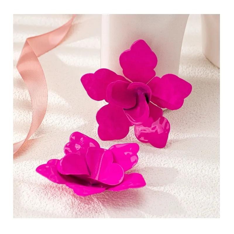 Hot Sale Fashion Trend Exaggerated Personality Rose Red Big Flower Earrings Suitable for Ladies Party Wear
Hot Sale Fashion Trend Exaggerated Personality Rose Red Big Flower Earrings Suitable for Ladies Party Wear