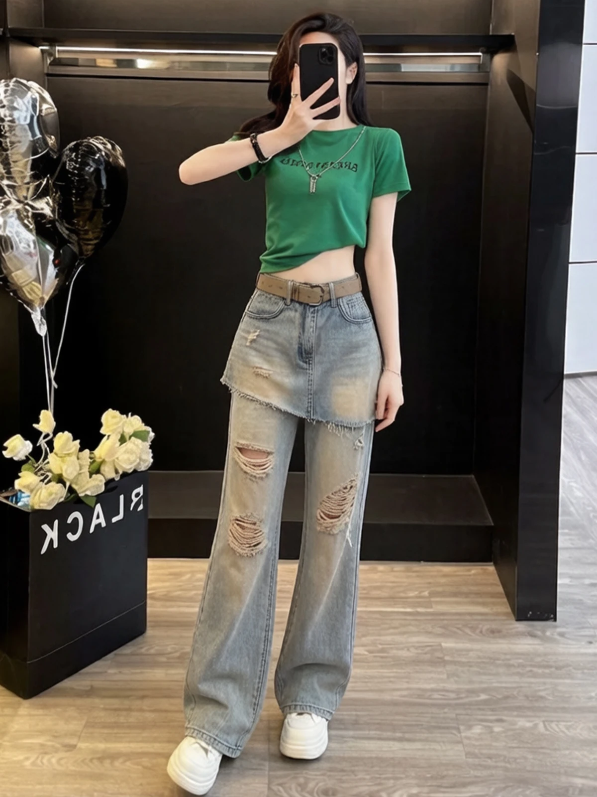 Ripped Micro Flared Jeans Women's High Waist Personality Butt Curtain Slimming Pants Summer Season Vintage Style Ladies Jeans
Ripped Micro Flared Jeans Women's High Waist Personality Butt Curtain Slimming Pants Summer Season Vintage Style Ladies Jeans