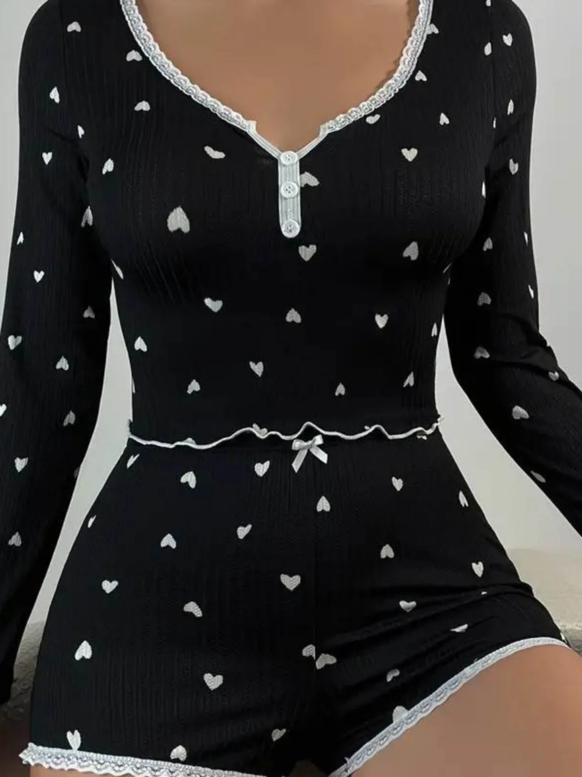 Sexy Long Sleeve Heart Print Sleepwear Set Women's V-Neck Short Pants Comfortable Home Clothes Autumn Collection China Made
Sexy Long Sleeve Heart Print Sleepwear Set Women's V-Neck Short Pants Comfortable Home Clothes Autumn Collection China Made