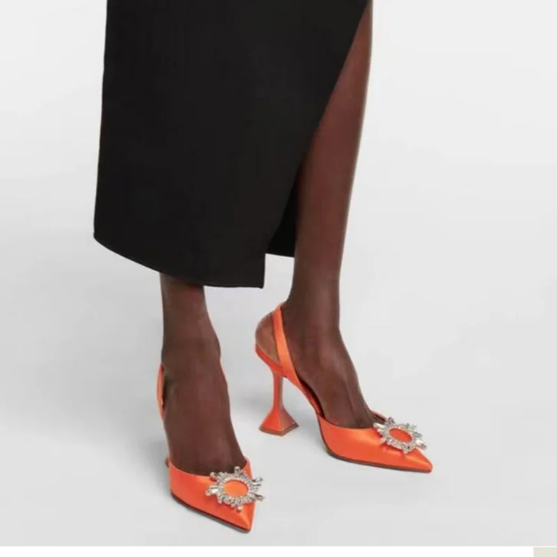 2025 New Rhinestone Buckle Silk High Heels Sandals Horseshoe Heels Hollow Pointed Toe Caps Exposed Heels Plus Large Size Shoes
2025 New Rhinestone Buckle Silk High Heels Sandals Horseshoe Heels Hollow Pointed Toe Caps Exposed Heels Plus Large Size Shoes