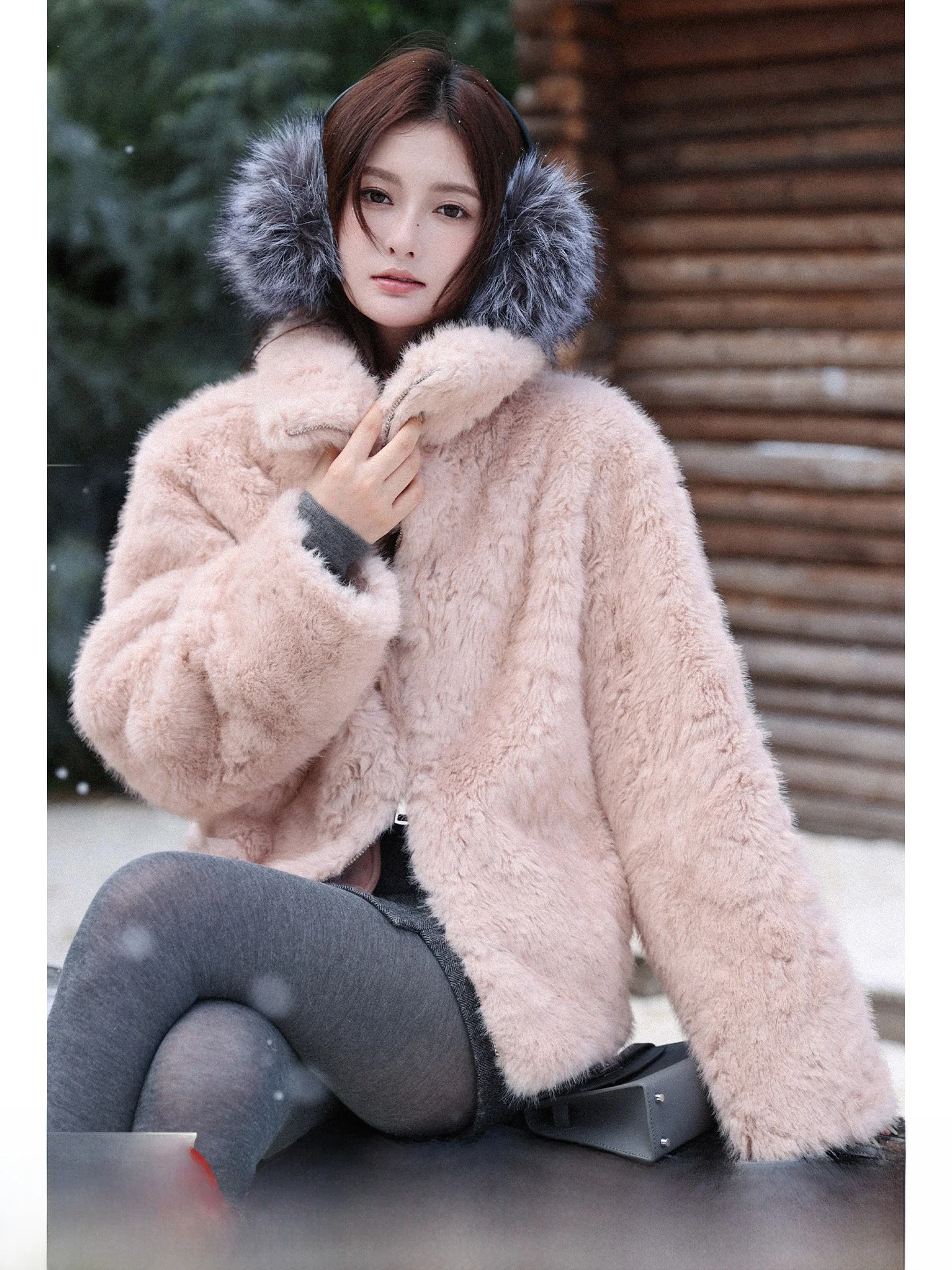 Мягкая плюшевая куртка из экологичной замши с шифрованным мехом, розовая, женская, осенне-зимняя, для повседневной носки, свободного кроя, короткое пальто
Мягкая плюшевая куртка из экологичной замши с шифрованным мехом, розовая, женская, осенне-зимняя, для повседневной носки, свободного кроя, короткое пальто