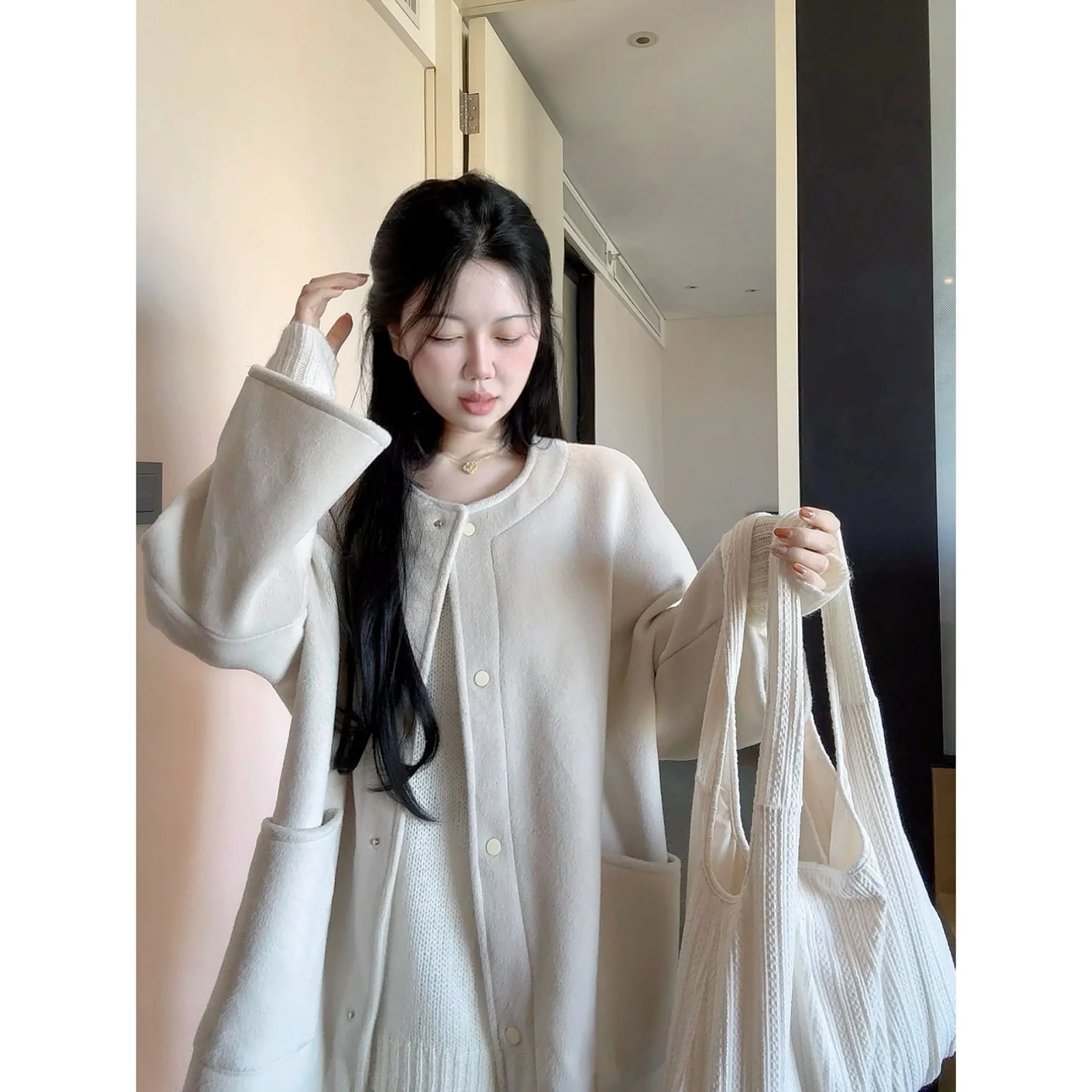 Двустороннее шерстяное пальто Ci South 020 средней длины с поясом, простой крой, для женщин
Двустороннее шерстяное пальто Ci South 020 средней длины с поясом, простой крой, для женщин