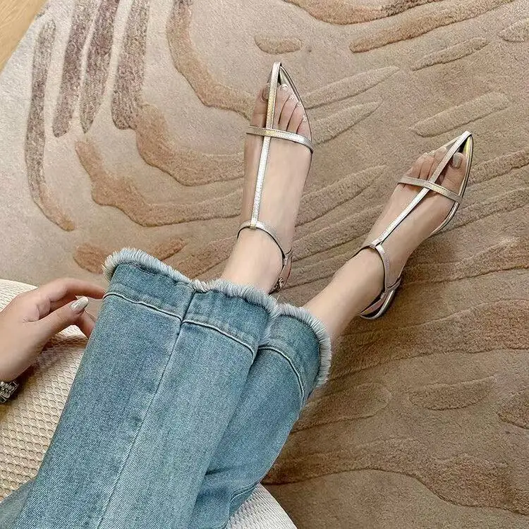 Black Strap Flat Bottom Sandals Fairy Shoes 2025 New Autumn Beach Sandals for Women Low Heel Roman Style PU Material
Black Strap Flat Bottom Sandals Fairy Shoes 2025 New Autumn Beach Sandals for Women Low Heel Roman Style PU Material