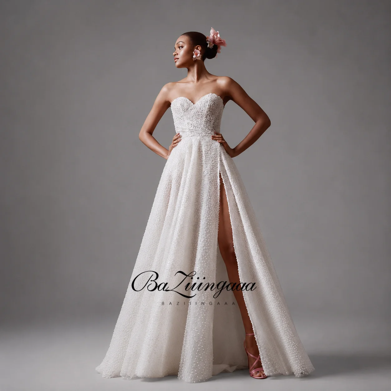 Vintage Wedding Dresses Soft Tulle Sleeveless A-LINE Back Backless Design Court Train Pearl Strapless Bride Church Wedding
Vintage Wedding Dresses Soft Tulle Sleeveless A-LINE Back Backless Design Court Train Pearl Strapless Bride Church Wedding