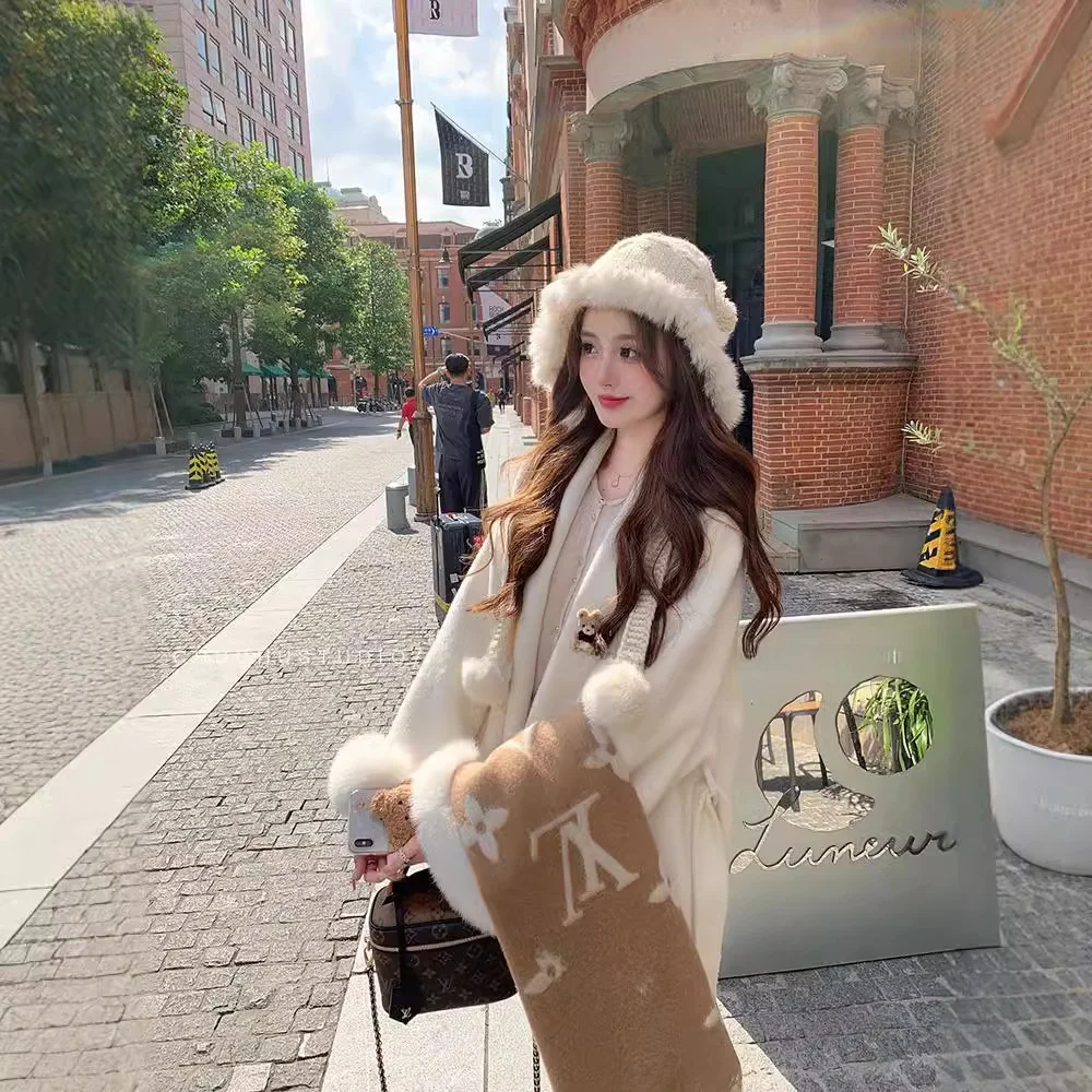 Double-Sided Woolen Coat Fur Sleeve Belted Collar Bathrobe Style Mid-Length Women's Fashionable Outerwear
Double-Sided Woolen Coat Fur Sleeve Belted Collar Bathrobe Style Mid-Length Women's Fashionable Outerwear