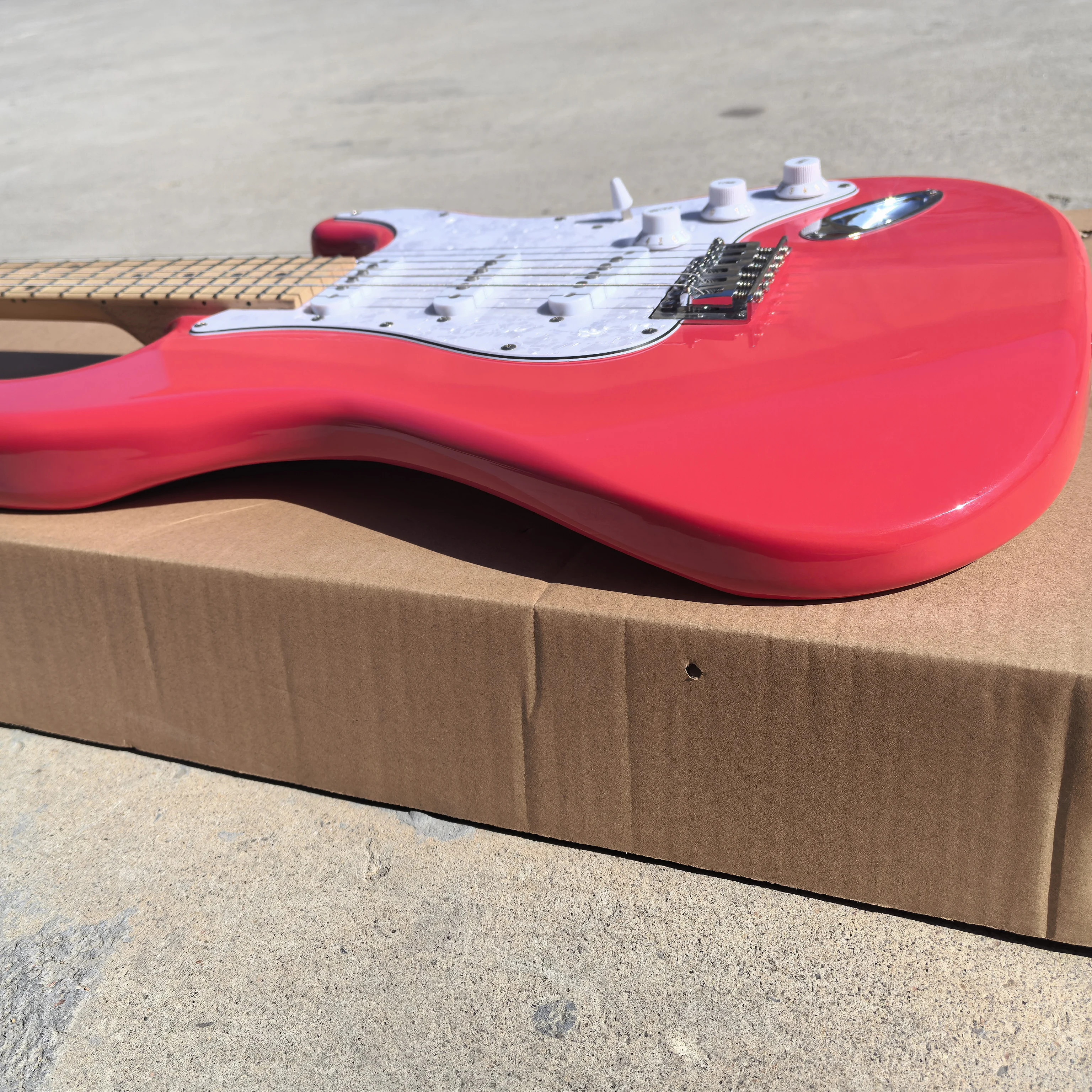 Customizable, basswood 22-fret 6-string electric guitar, traditional red with pearl faceplate, ordered and shipped immediately.
Customizable, basswood 22-fret 6-string electric guitar, traditional red with pearl faceplate, ordered and shipped immediately.