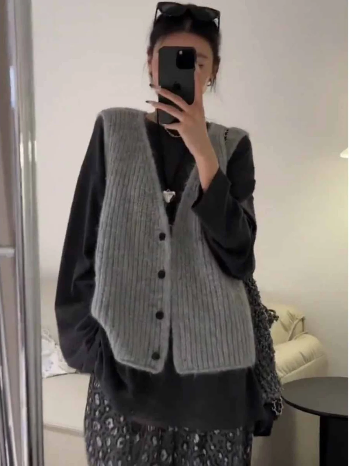 Slimming Open Cardigan Vest Knitted Loose Sleeveless Multi-Layered Style Casual Wear for Autumn Winter Versatile Top
Slimming Open Cardigan Vest Knitted Loose Sleeveless Multi-Layered Style Casual Wear for Autumn Winter Versatile Top