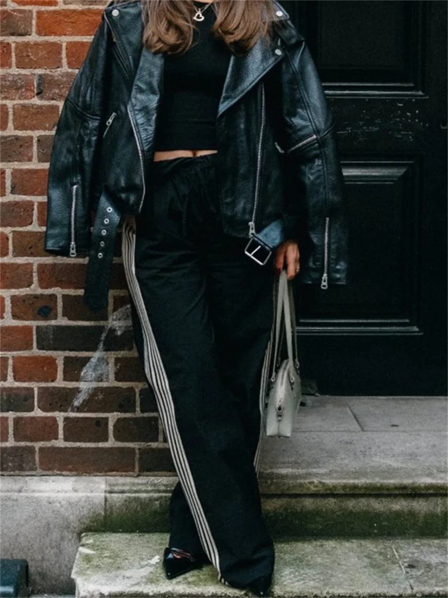 Womens Gothic Side Striped Sweatpants Loose Elastic Waist Wide Leg Drawstring Trousers Casual Long Pants Korean Streetwear
Womens Gothic Side Striped Sweatpants Loose Elastic Waist Wide Leg Drawstring Trousers Casual Long Pants Korean Streetwear