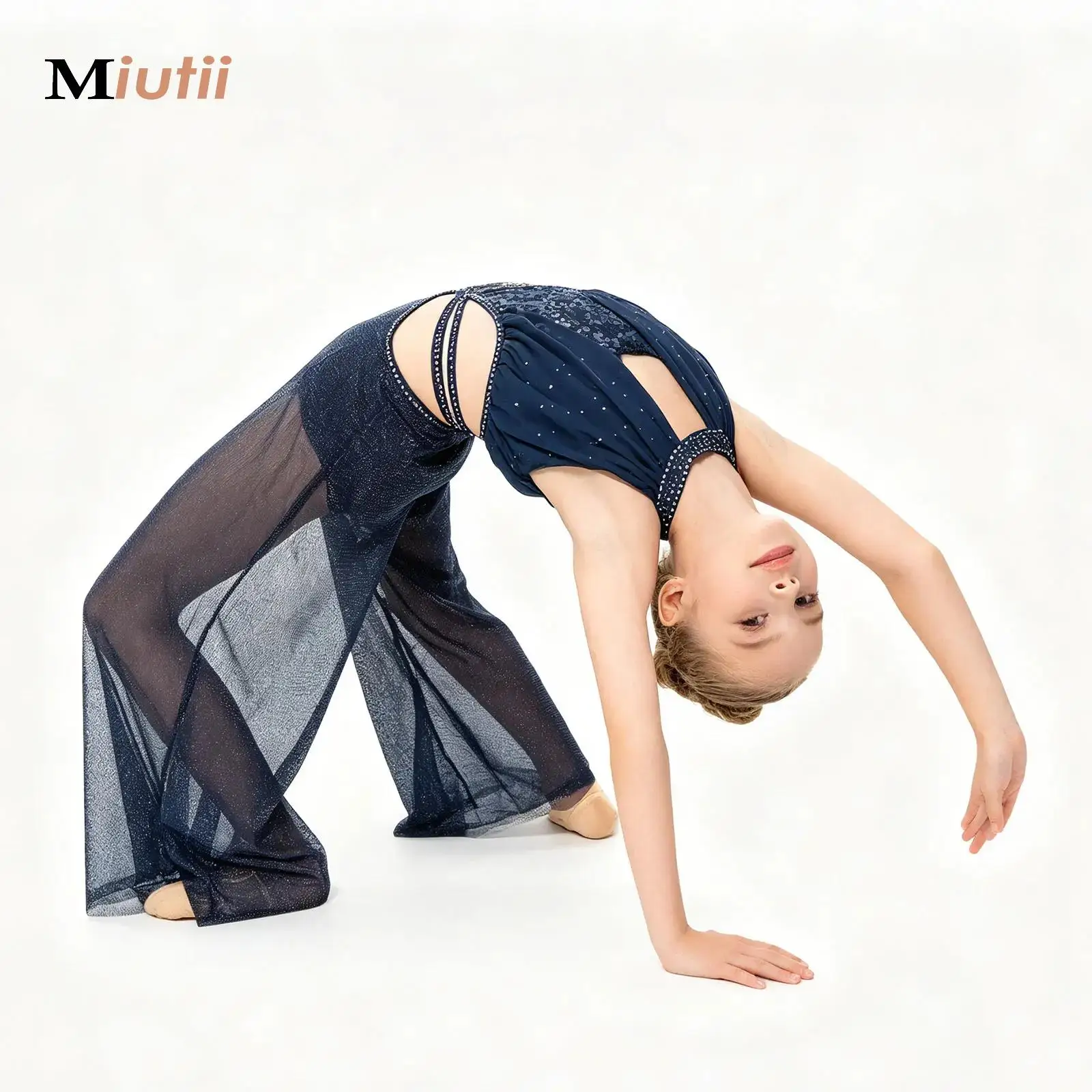 Kids Girls Lyrical Dance Performance Costume Sleeveless Sequins Mesh Split Wide-Leg Bodysuit Professional Ballet Modern Jumpsuit
Kids Girls Lyrical Dance Performance Costume Sleeveless Sequins Mesh Split Wide-Leg Bodysuit Professional Ballet Modern Jumpsuit
