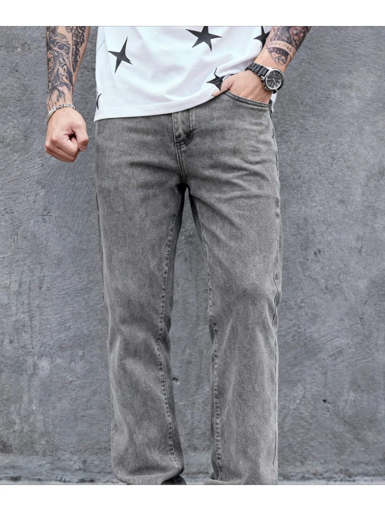 Модные мужские джинсы скинни. Облегающие эластичные джинсовые брюки. Удобные стильные и универсальные для повседневной одежды.
Модные мужские джинсы скинни. Облегающие эластичные джинсовые брюки. Удобные стильные и универсальные для повседневной одежды.