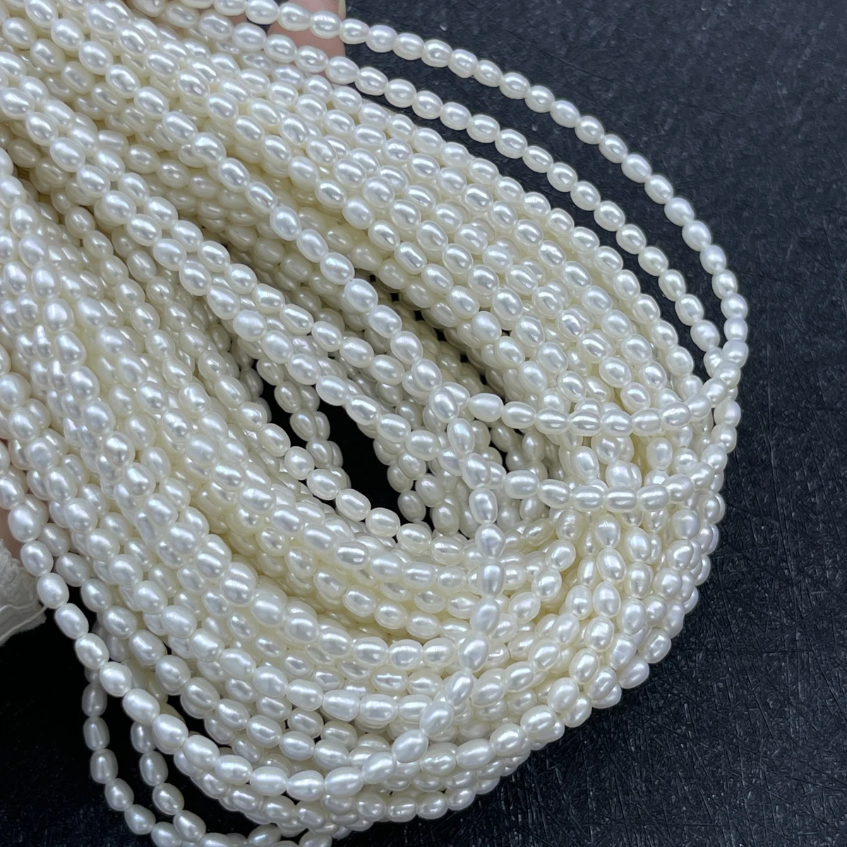 AAAA 2-3mm High Quality Delicate Rice Shaped Natural Freshwater Pearl Small Beads for Jewelry Making DIY Necklace Accessories
AAAA 2-3mm High Quality Delicate Rice Shaped Natural Freshwater Pearl Small Beads for Jewelry Making DIY Necklace Accessories