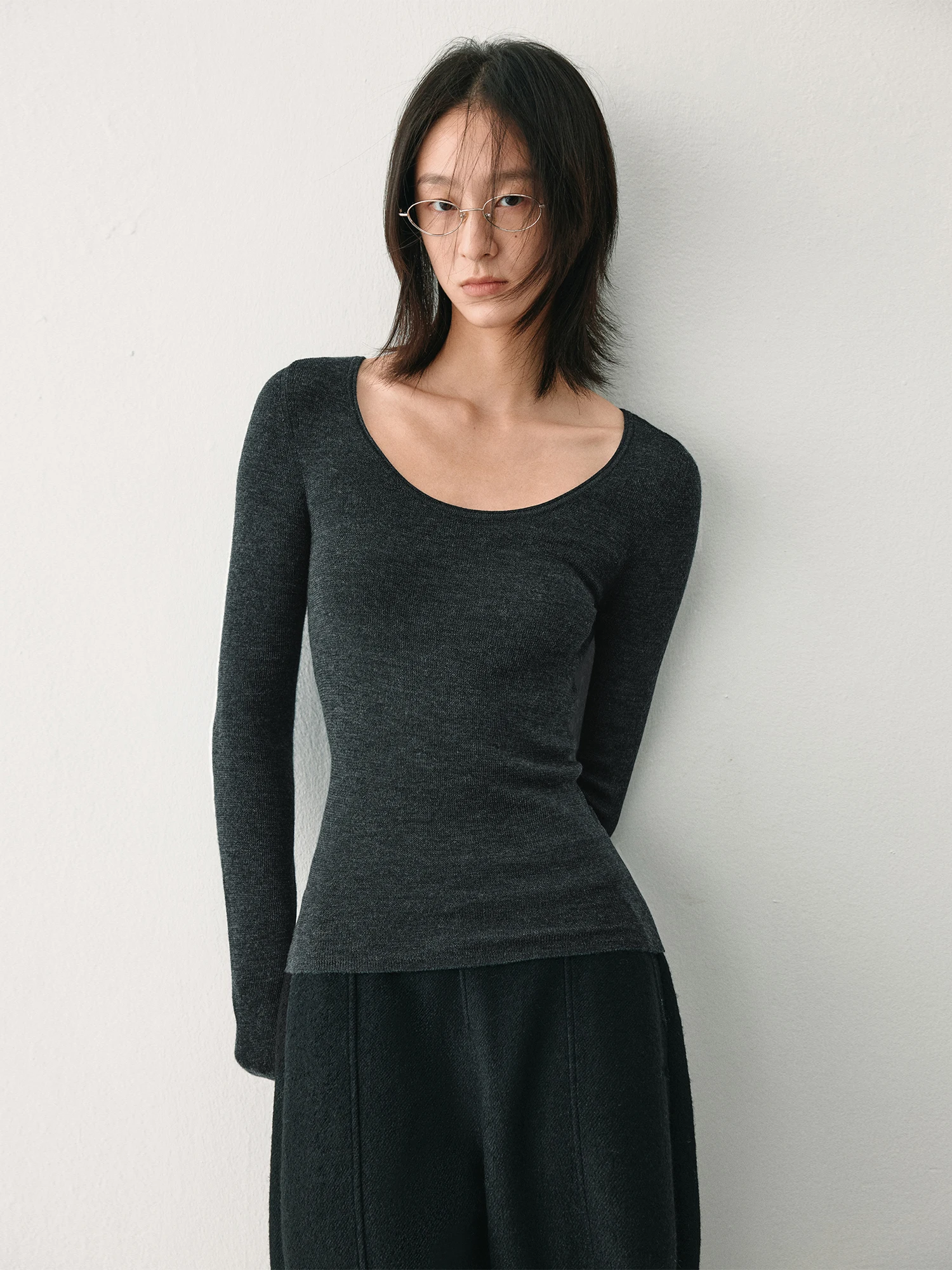 Мягкая шерстяная футболка из 100% шерсти с U-образным вырезом, облегающая, приятная к телу, базовая, для повседневной носки, комфортная, для поездок на работу, вязаная, в стиле бохо.
Мягкая шерстяная футболка из 100% шерсти с U-образным вырезом, облегающая, приятная к телу, базовая, для повседневной носки, комфортная, для поездок на работу, вязаная, в стиле бохо.