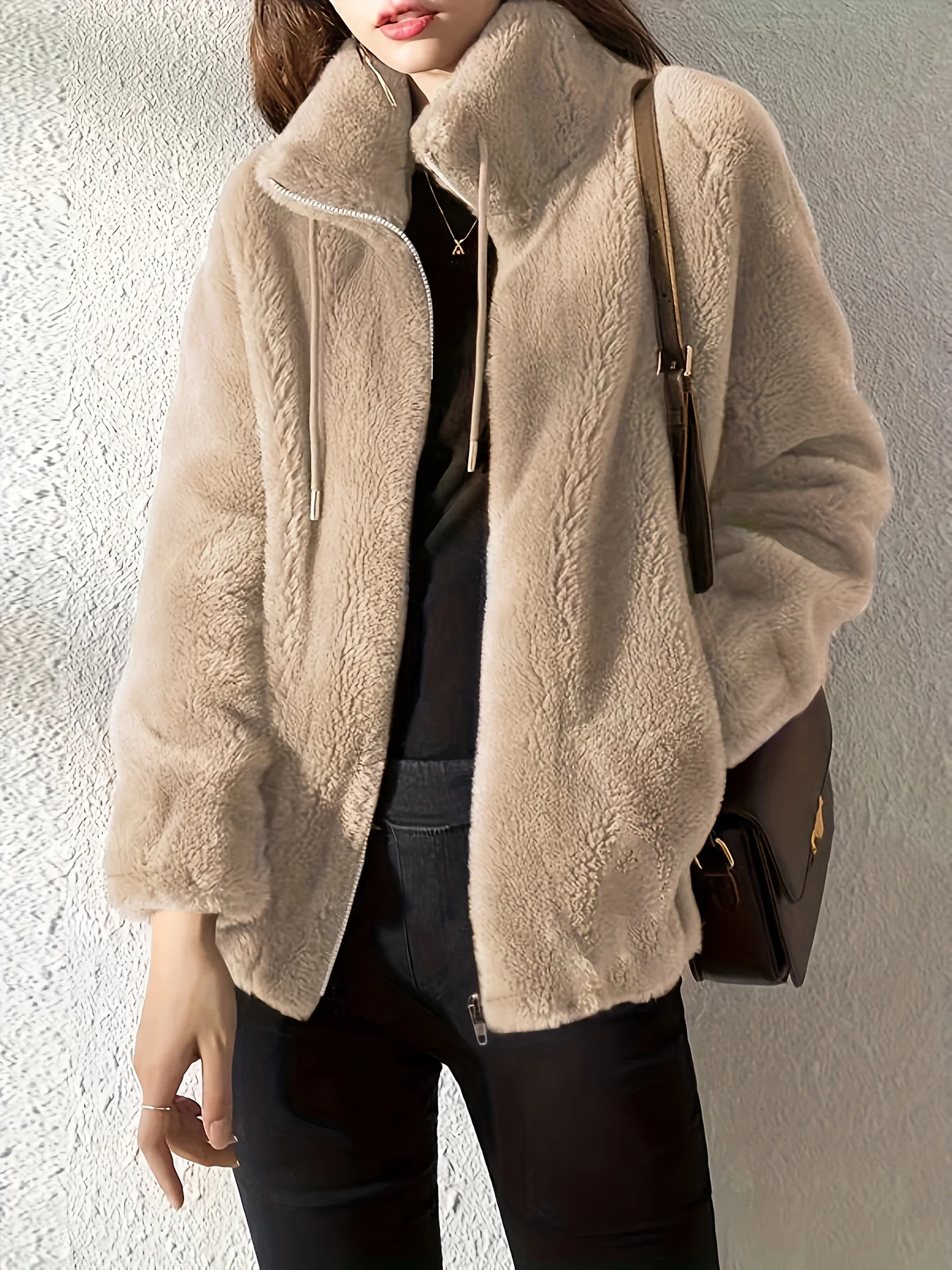 Plush stand collar drawstring zipper jacket, loose and warm plush women's short top
Plush stand collar drawstring zipper jacket, loose and warm plush women's short top