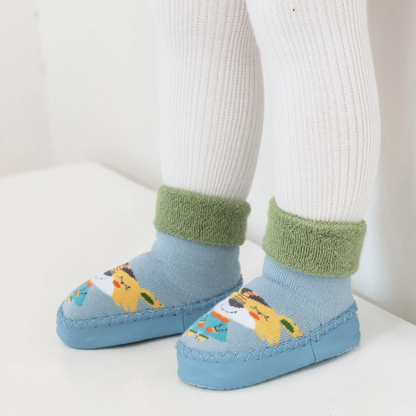 2024 Autumn And Winter Cute Children Toddler Shoes Flat Bottom Non Slip Socks Shoes Warm And Comfortable Cartoon Pattern
2024 Autumn And Winter Cute Children Toddler Shoes Flat Bottom Non Slip Socks Shoes Warm And Comfortable Cartoon Pattern