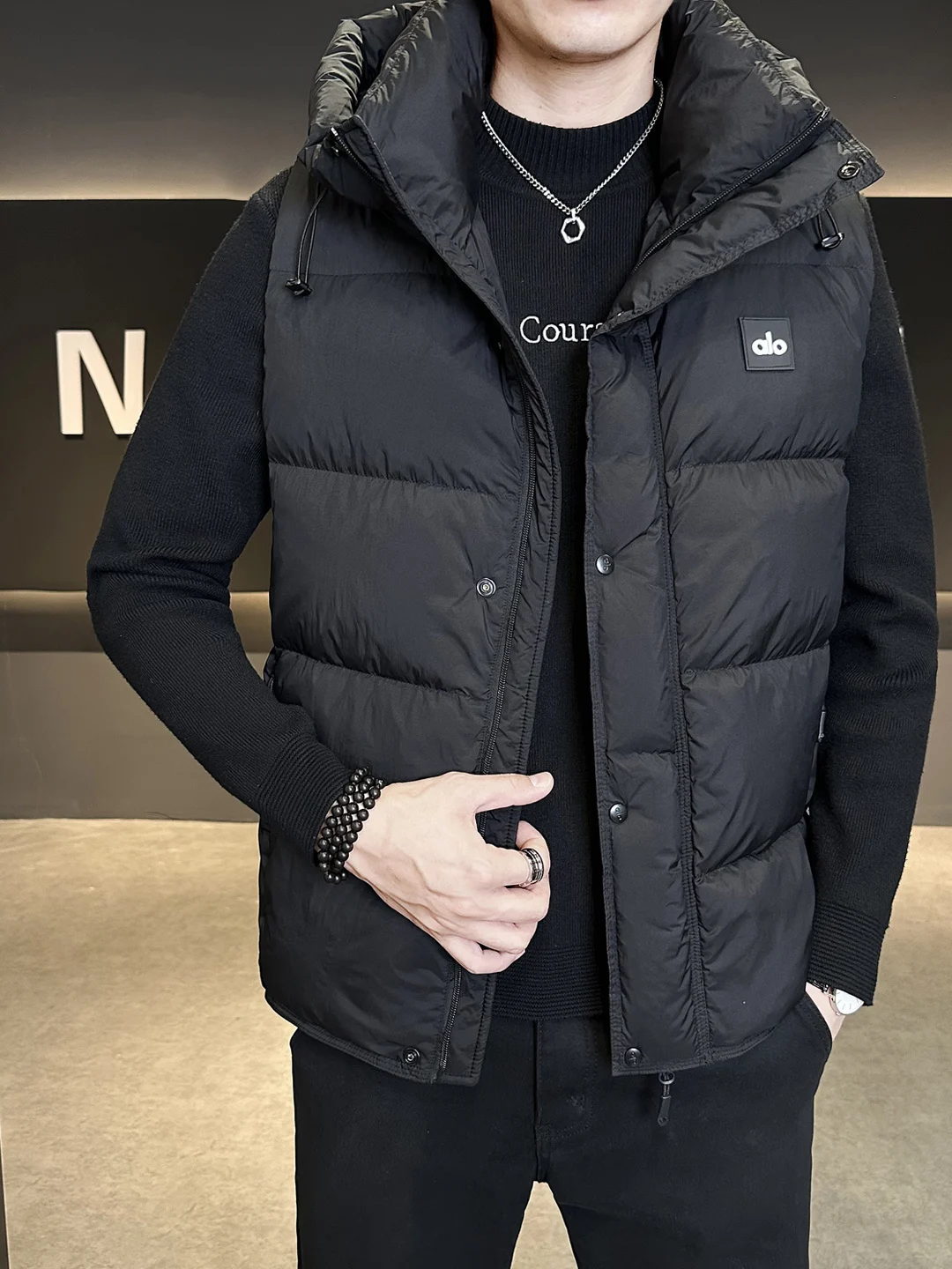 Мужской пуховый жилет с капюшоном, простой, модный, осенне-зимний, с наплечными вставками, из полиэфирного волокна, с наполнителем из белого пуха
Мужской пуховый жилет с капюшоном, простой, модный, осенне-зимний, с наплечными вставками, из полиэфирного волокна, с наполнителем из белого пуха