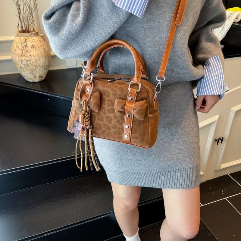 Women's Trendy Shoulder Bag On Trend Design For Young Professionals Modern Appeal Style With Fashion Forward Look
Women's Trendy Shoulder Bag On Trend Design For Young Professionals Modern Appeal Style With Fashion Forward Look