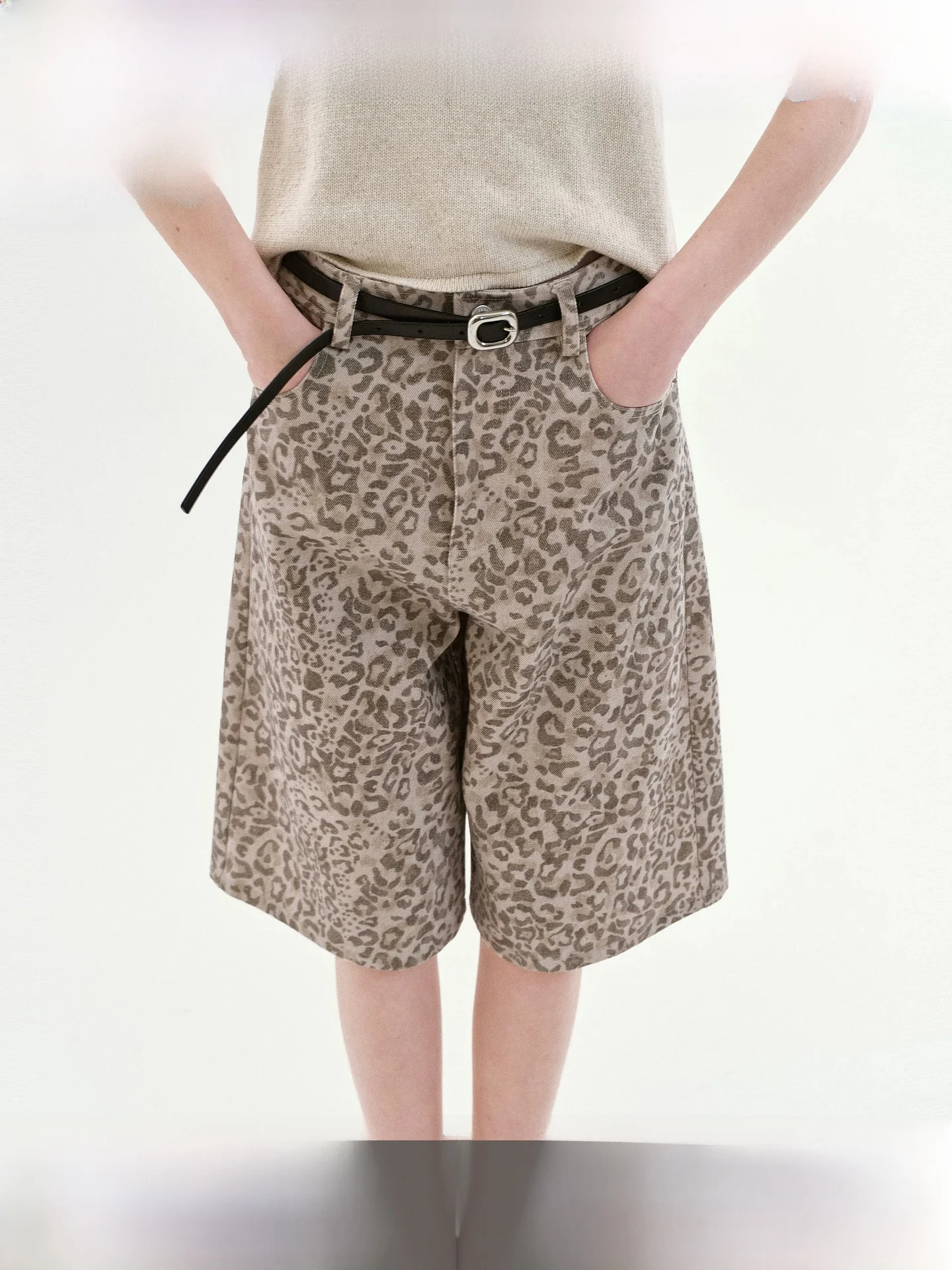 Fano 100% Cotton Leopard Print Straight Leg Pants Women's Summer New Casual Loose Retro mid Waist Trousers Commute Style
Fano 100% Cotton Leopard Print Straight Leg Pants Women's Summer New Casual Loose Retro mid Waist Trousers Commute Style