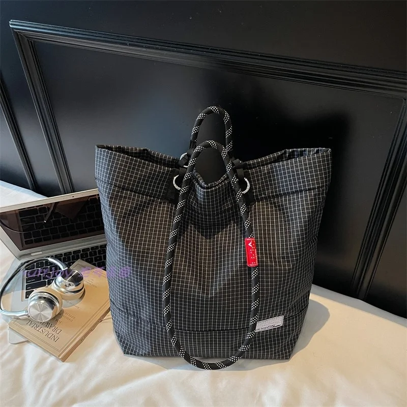 2026 New Large Capaci Casual Tote Bag ex Commuter Handbag Ro Climbing Rope Design Zinc Alloy Zipper Ox Cloth Mate...
2026 New Large Capaci Casual Tote Bag ex Commuter Handbag Ro Climbing Rope Design Zinc Alloy Zipper Ox Cloth Mate...