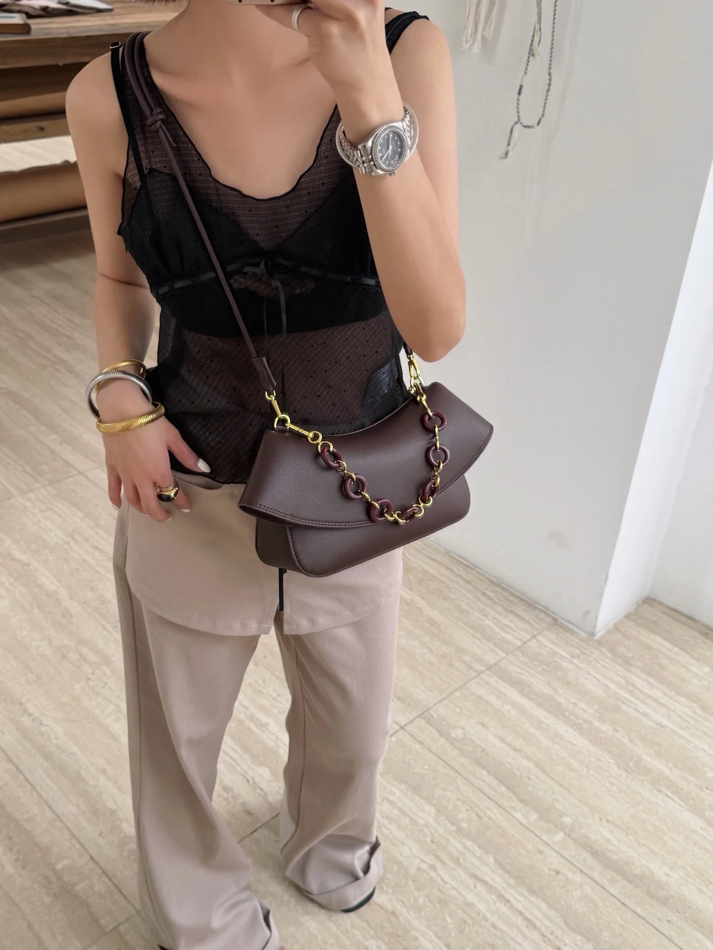 2026 New Model Genuine Leather Women's Bag, First-Layer Cowhide Shoulder Crossbody Bag, Fashionable Niche Commuter Bag, Personalized Chain Crossbody Bag
2026 New Model Genuine Leather Women's Bag, First-Layer Cowhide Shoulder Crossbody Bag, Fashionable Niche Commuter Bag, Personalized Chain Crossbody Bag