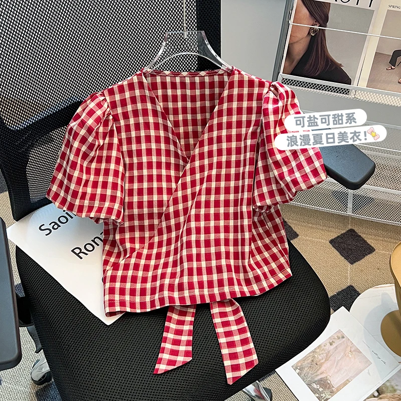 French Retro Red Plaid Shirt Short-sleeved Women's Summer 2024 New Design Niche V-neck Lace-up Waist Blouse Short Female Tops
French Retro Red Plaid Shirt Short-sleeved Women's Summer 2024 New Design Niche V-neck Lace-up Waist Blouse Short Female Tops