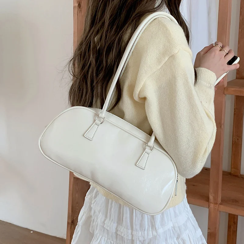 Girls Chic Korean Ins Style Handbag Women Classic Solid Versatile Shoulder Bags Lady New Trend Casual Commute Bag
Girls Chic Korean Ins Style Handbag Women Classic Solid Versatile Shoulder Bags Lady New Trend Casual Commute Bag