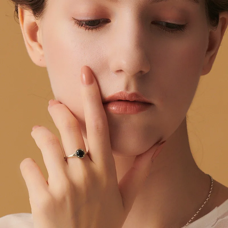 Новое персонализированное, простое и модное кольцо с гранатом, золото 18 карат, платиновое посеребренное кольцо PT950, 7-слойное золотое кольцо
Новое персонализированное, простое и модное кольцо с гранатом, золото 18 карат, платиновое посеребренное кольцо PT950, 7-слойное золотое кольцо