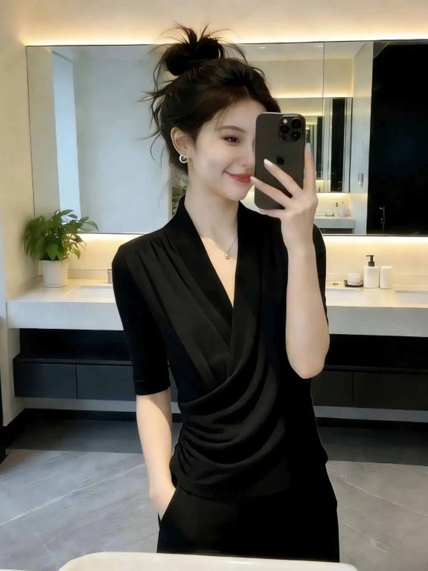 Elegant Cross V-Neck T-Shirt Women's Pure Color Summer Fashionable Top High Waist Commute Style Short Sleeve Knitwear
Elegant Cross V-Neck T-Shirt Women's Pure Color Summer Fashionable Top High Waist Commute Style Short Sleeve Knitwear