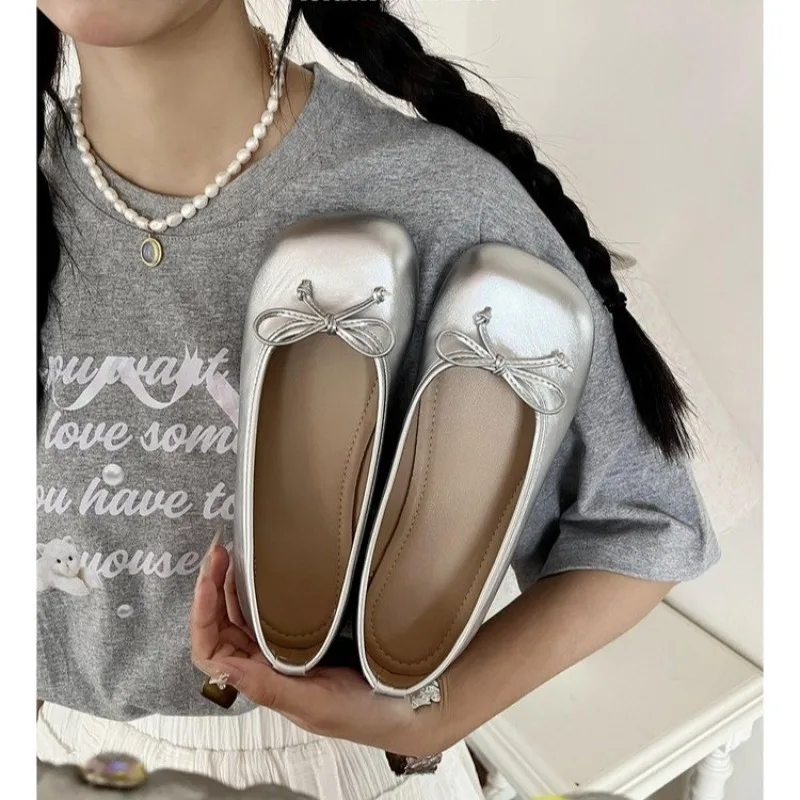 New Fashion Gold Silver Elegant Bowknot Round Toe Women's Flat Comfort Slip-On Ladies Ballerina Single Mules Shoes Zapatos Mujer
New Fashion Gold Silver Elegant Bowknot Round Toe Women's Flat Comfort Slip-On Ladies Ballerina Single Mules Shoes Zapatos Mujer