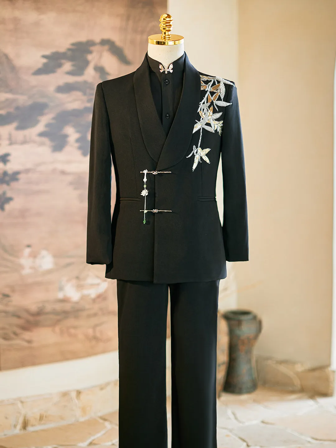 New Chinese Style XiuHuo Suit Men's Black Zhongshan Coat Wedding Dress Code for Groom High Collar Tang Costume Casual Suit
New Chinese Style XiuHuo Suit Men's Black Zhongshan Coat Wedding Dress Code for Groom High Collar Tang Costume Casual Suit