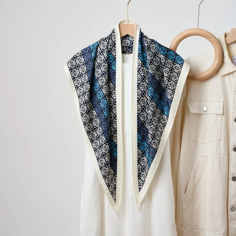 Fashion Wear Triangle Scarf Decorative Waist Seal Simple Light Luxury Headscarf Multifunctional Twill Simulation Silk Scarf
Fashion Wear Triangle Scarf Decorative Waist Seal Simple Light Luxury Headscarf Multifunctional Twill Simulation Silk Scarf
