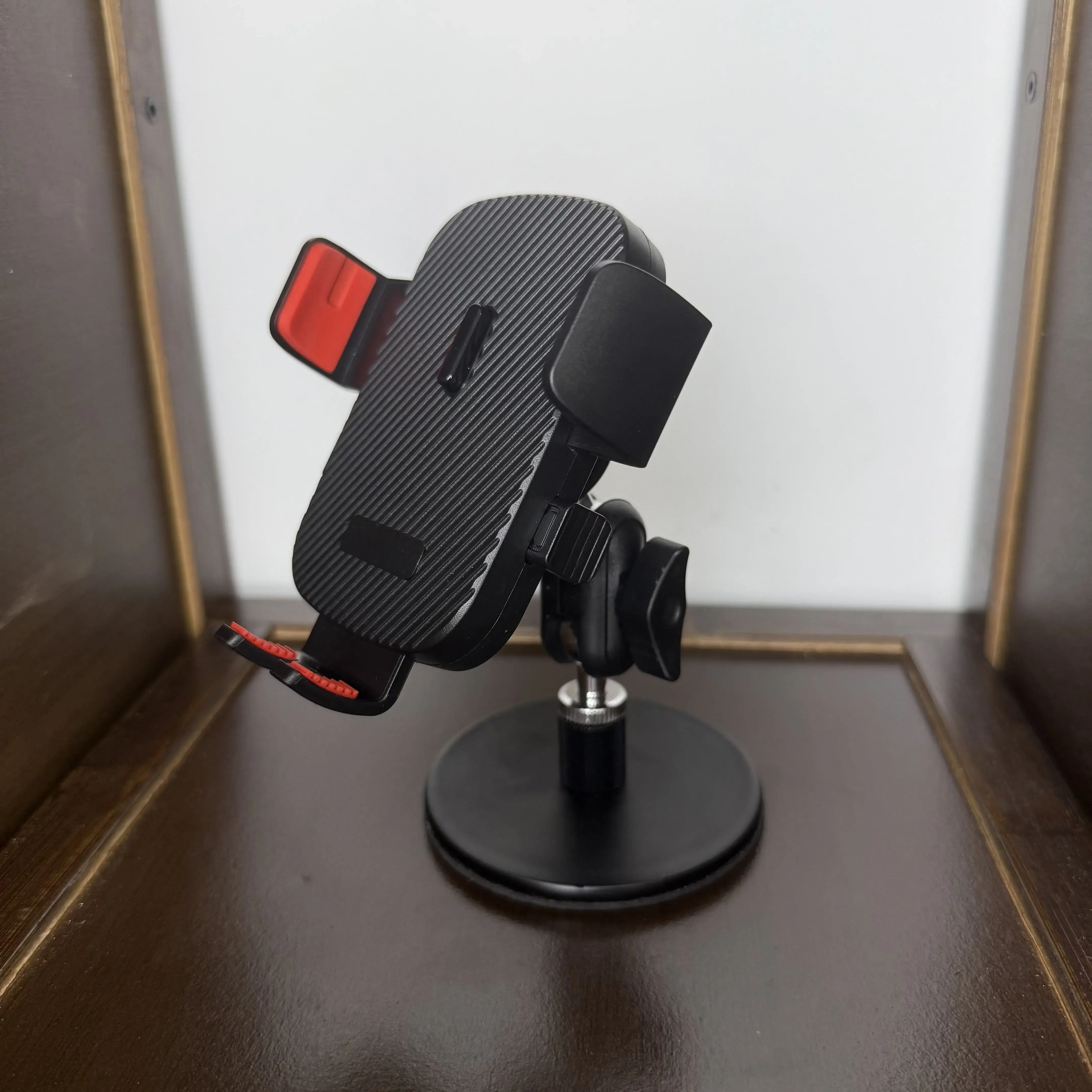 Short desktop metal tray holder suitable for live streaming, lazy desktop phone holder with 360 degree rotating clamp strong mag
Short desktop metal tray holder suitable for live streaming, lazy desktop phone holder with 360 degree rotating clamp strong mag