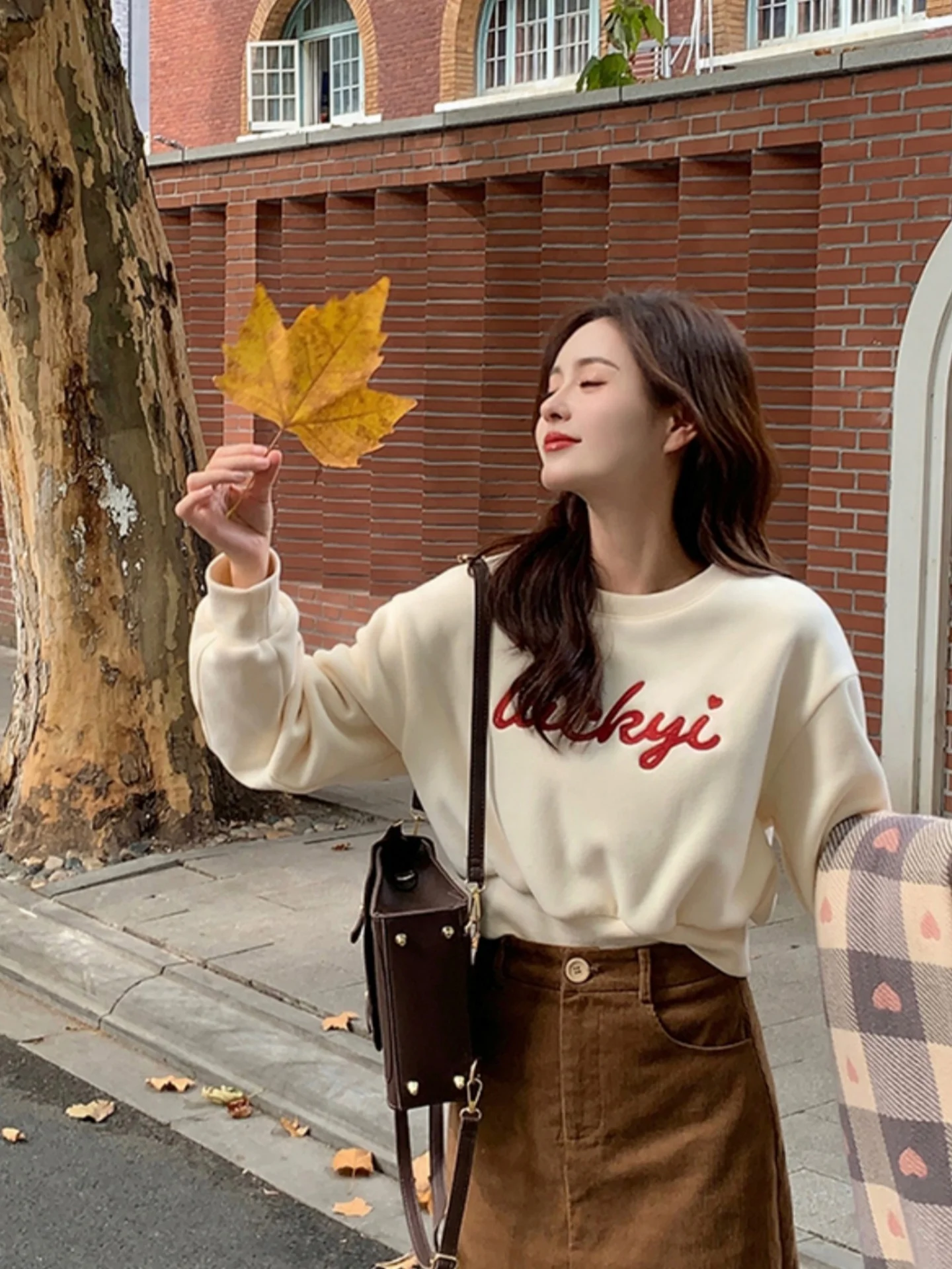 Женская толстовка Caramel ort Fce 2025: Новинка, утепленная, осенне-зимняя, из полиэстера, с круглым вырезом, длинными рукавами и принтом
Женская толстовка Caramel ort Fce 2025: Новинка, утепленная, осенне-зимняя, из полиэстера, с круглым вырезом, длинными рукавами и принтом