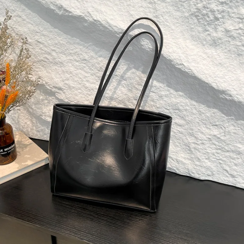 Ручная большая сумка с ретро-текстурой для женщин, новая повседневная сумка через плечо большой вместимости 2025 года, модные и универсальные сумки для подмышек
Ручная большая сумка с ретро-текстурой для женщин, новая повседневная сумка через плечо большой вместимости 2025 года, модные и универсальные сумки для подмышек