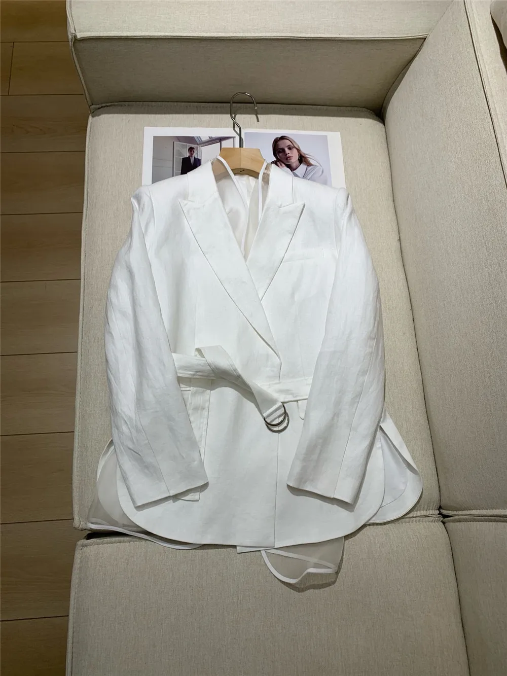 2025 Spring Summer Women's Blazer Jacket Silk Linen Tie Waist White Casual Suit Coat
2025 Spring Summer Women's Blazer Jacket Silk Linen Tie Waist White Casual Suit Coat