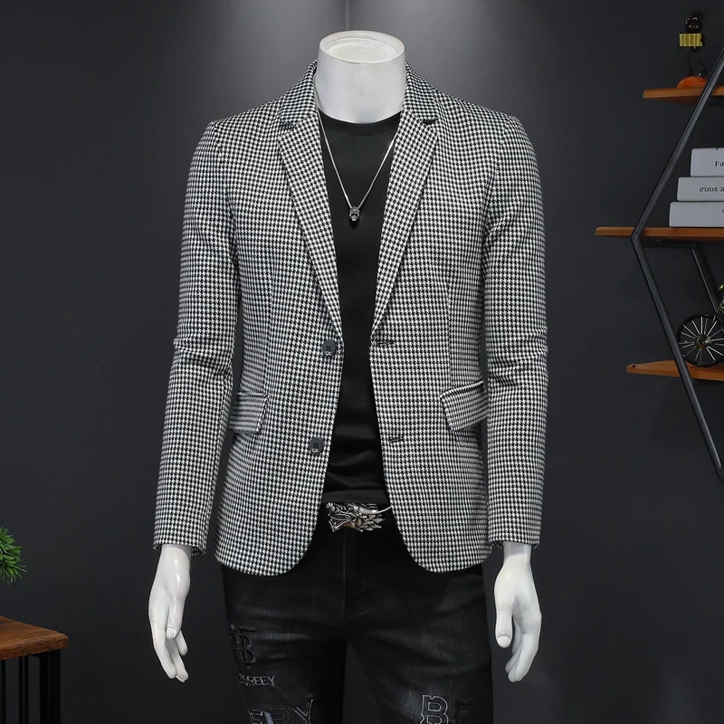 Модный мужской костюм в клетку, осенняя новинка, повседневный молодежный стиль, однобортный, с длинным рукавом, стандартный крой, не требует глажки.
Модный мужской костюм в клетку, осенняя новинка, повседневный молодежный стиль, однобортный, с длинным рукавом, стандартный крой, не требует глажки.