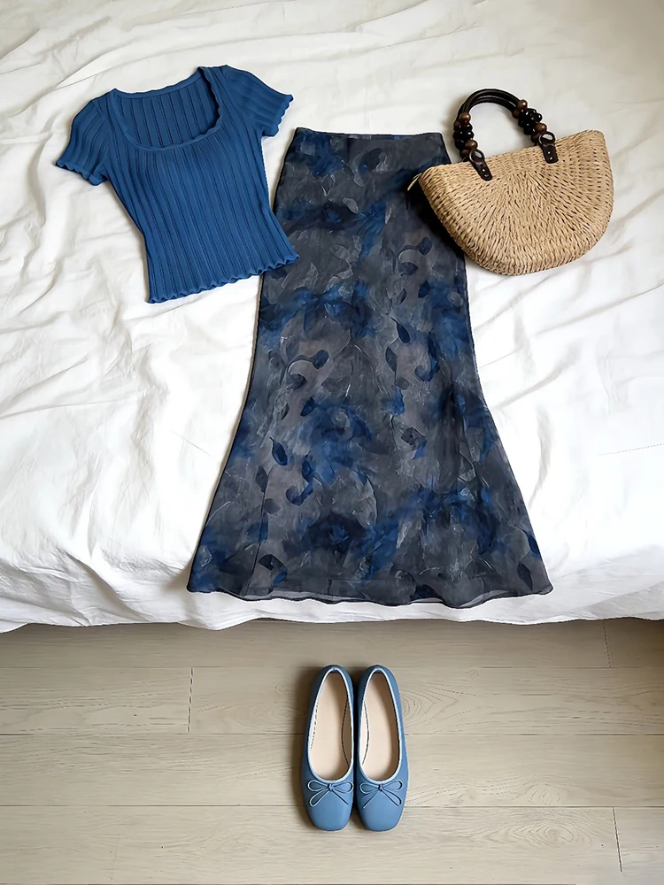 Retro Gentle Style Women's Summer Dopaamine Design Gradient Half Skirt Short Sleeve T-Shirt Two-Piece Set High Waist Midi Skirt
Retro Gentle Style Women's Summer Dopaamine Design Gradient Half Skirt Short Sleeve T-Shirt Two-Piece Set High Waist Midi Skirt