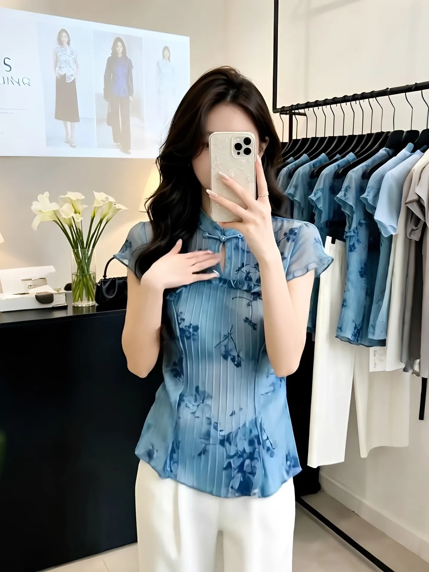 New Summer 2026 Women's Shirt Short Sleeve Mid-Neck National Style Design Beautiful Breathable Commute Style Korean Version
New Summer 2026 Women's Shirt Short Sleeve Mid-Neck National Style Design Beautiful Breathable Commute Style Korean Version