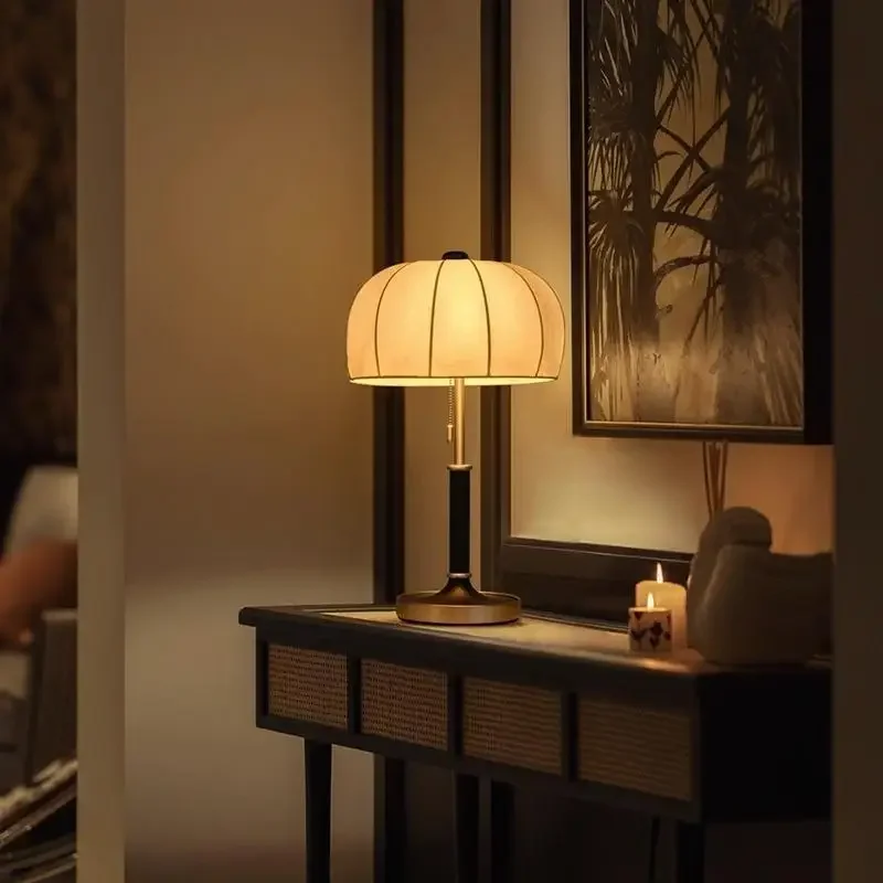 Table lamp bedroom retro French American modern light luxury master bedroom bedside lamp advanced sense study office table
Table lamp bedroom retro French American modern light luxury master bedroom bedside lamp advanced sense study office table