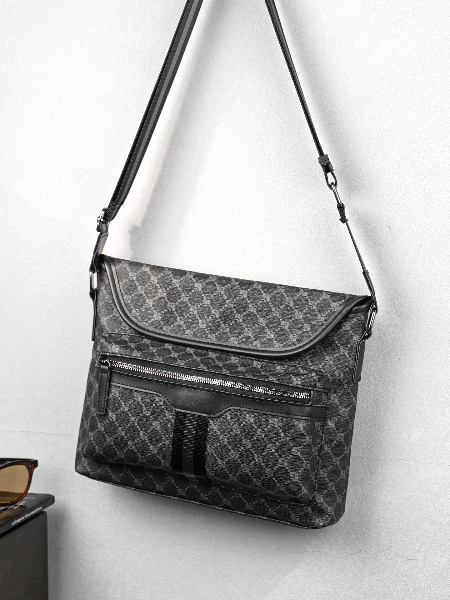 2026 Fashion New Men's Shoulder Bag Light Business Commuting iPad File Bag Business Travel Crossbody Bag Men's Bag man bag ita
2026 Fashion New Men's Shoulder Bag Light Business Commuting iPad File Bag Business Travel Crossbody Bag Men's Bag man bag ita