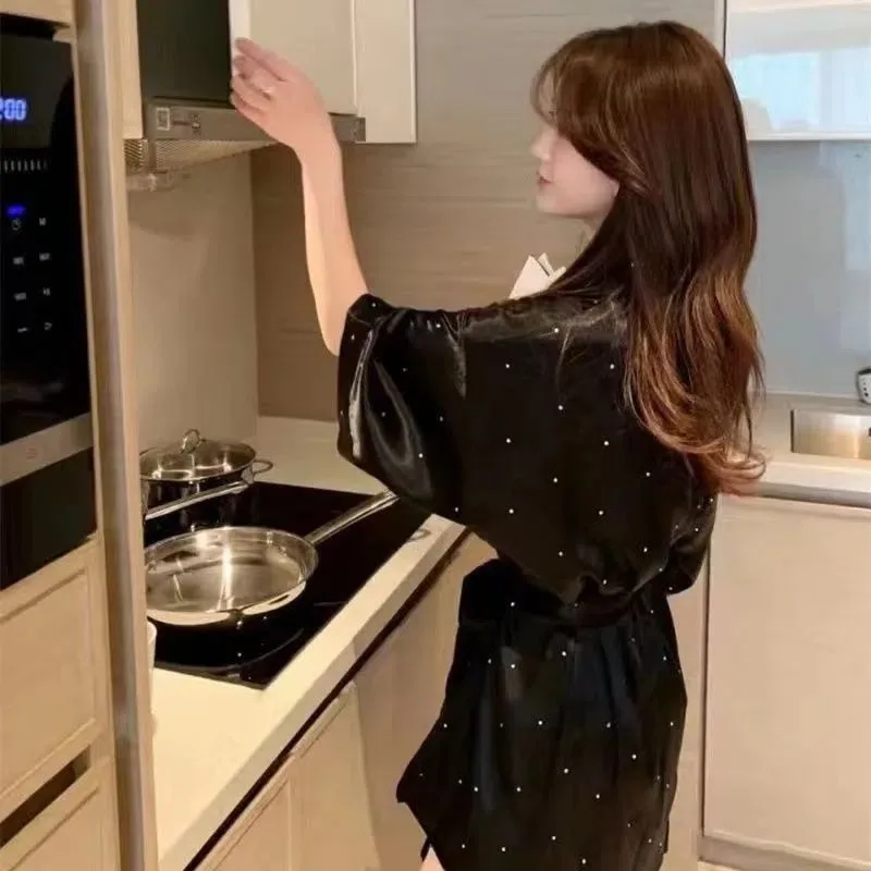 Ice Silk Pajamas Female Short Sleeve Thin Advanced Sweet Mid-length Style Night Gown Korean Version Bathrobe Loose Loungewear
Ice Silk Pajamas Female Short Sleeve Thin Advanced Sweet Mid-length Style Night Gown Korean Version Bathrobe Loose Loungewear