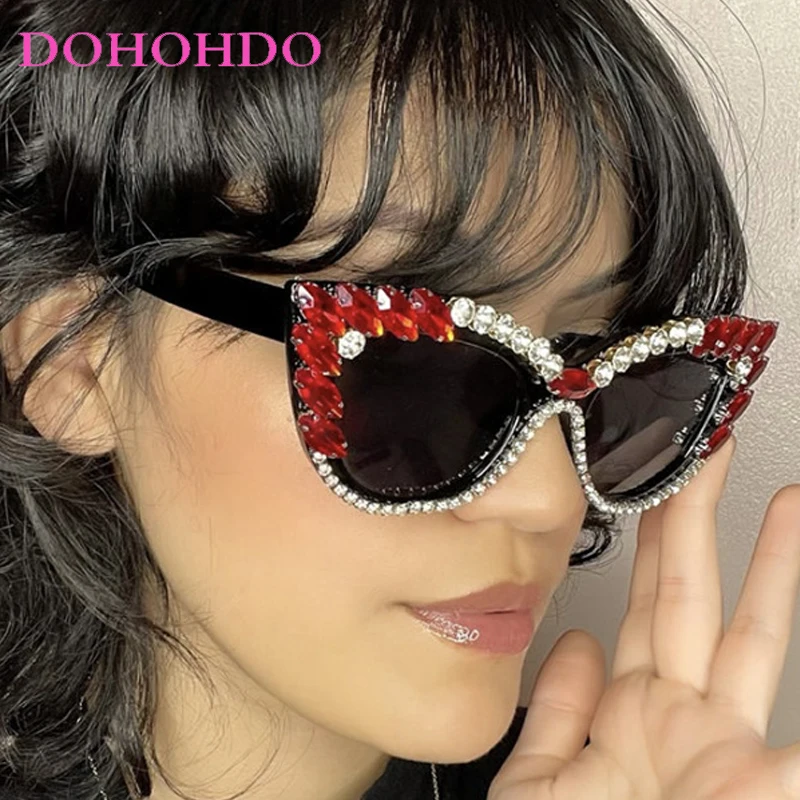 New Fashion Cat Eye Imitation Diamond Women Sunlasses Brand Designer Big Frame Men Sunglass Outdoor Travel Shades Ladies UV400
New Fashion Cat Eye Imitation Diamond Women Sunlasses Brand Designer Big Frame Men Sunglass Outdoor Travel Shades Ladies UV400